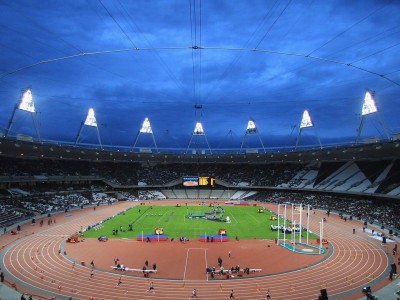 开云-浓眉哥战术调整惊艳全场，勇士惊险取胜引热议！浓眉惊艳调整难阻勇士险胜，关键战术博弈引爆热议